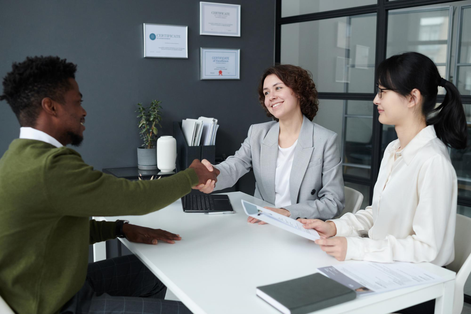 how EOR services can help business